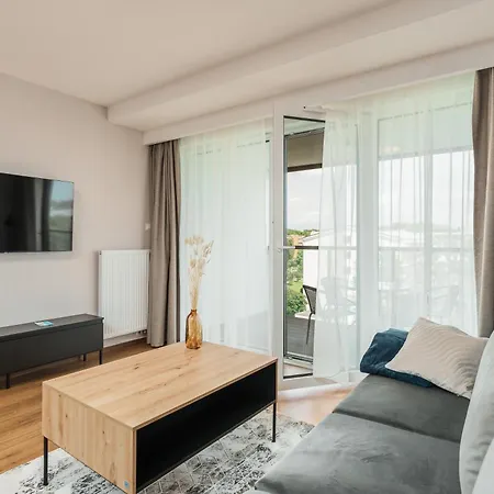 Akces Kasprowicza 20c- Nieczynny Basen 09 Do 15 Marzec Parking W Marcu 2026 W Cenie Basen, Sauny, Jacuzzi, Siłownia W Cenie - Parkplatz Im März 2026 Im Preis Enthalten Schwimmbad, Saunen, Jacuzzi, Fitnessstudio Im Preis *