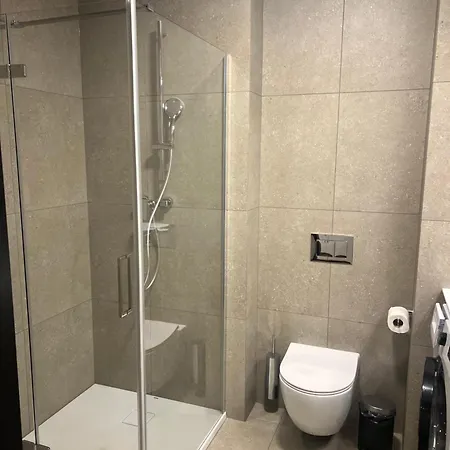 Akces Kasprowicza 20c- Nieczynny Basen 09 Do 15 Marzec Parking W Marcu 2026 W Cenie Basen, Sauny, Jacuzzi, Silownia W Cenie - Parkplatz Im Maerz 2026 Im Preis Enthalten Schwimmbad, Saunen, Jacuzzi, Fitnessstudio Im Preis Apartment *