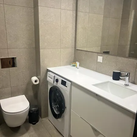 Akces Kasprowicza 20c- Nieczynny Basen 09 Do 15 Marzec Parking W Marcu 2026 W Cenie Basen, Sauny, Jacuzzi, Silownia W Cenie - Parkplatz Im Maerz 2026 Im Preis Enthalten Schwimmbad, Saunen, Jacuzzi, Fitnessstudio Im Preis Apartment