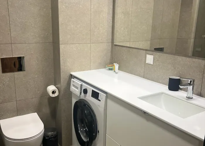 Akces Kasprowicza 20c- Nieczynny Basen 09 Do 15 Marzec Parking W Marcu 2026 W Cenie Basen, Sauny, Jacuzzi, Silownia W Cenie - Parkplatz Im Maerz 2026 Im Preis Enthalten Schwimmbad, Saunen, Jacuzzi, Fitnessstudio Im Preis Apartment